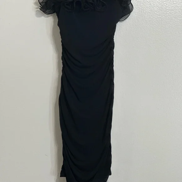 Elegant Black Strapless Dress - Picture 3 of 6
